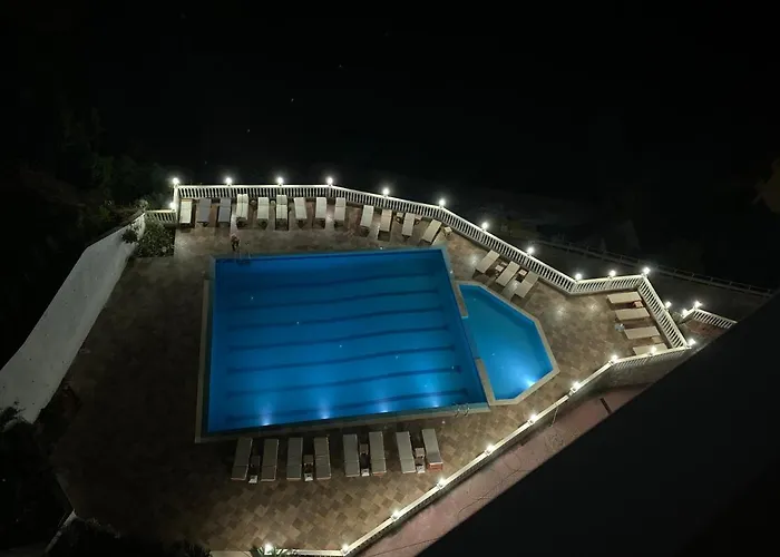 Hakunna Matata & Wlora