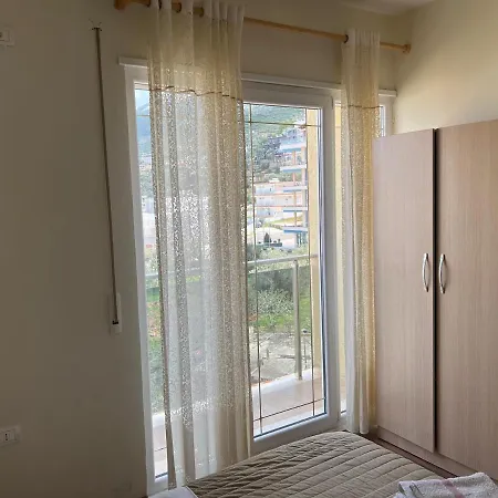 Hakunna Matata & Apartmán Vlorë
