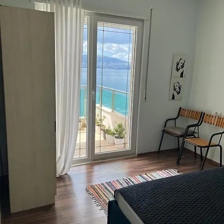 Hakunna Matata & * Vlore