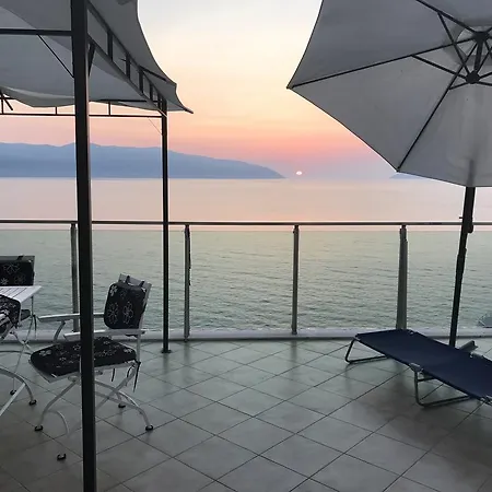 Hakunna Matata & * Vlore